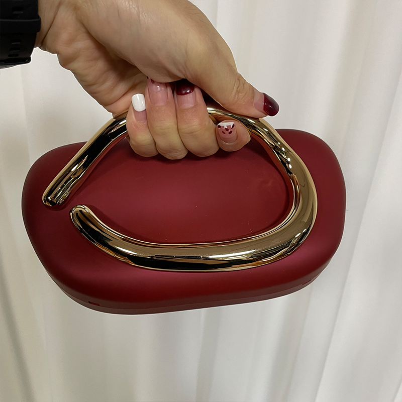 Luxury Acrylic Chain Clutch – Women’s Evening Handbag | Fashion Metal Dinner Purse for Parties & Events