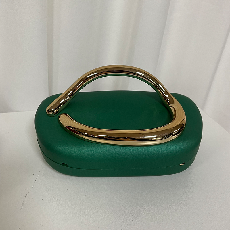 Luxury Acrylic Chain Clutch – Women’s Evening Handbag | Fashion Metal Dinner Purse for Parties & Events